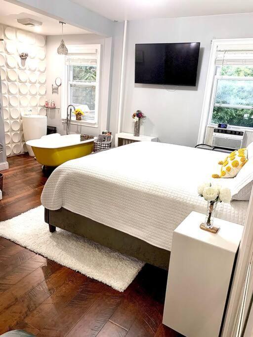 Apartamento 3 Bedroom Duplex W Large Backyard Nova York