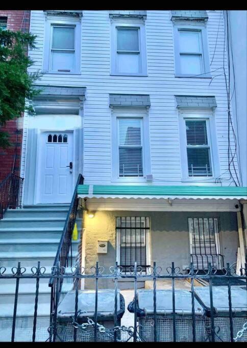 3 Bedroom Duplex W Large Backyard Apartamento Nova York