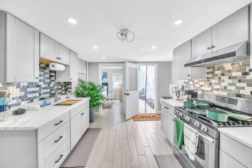 Apartamento 3 Bedroom Duplex W Large Backyard Nova York