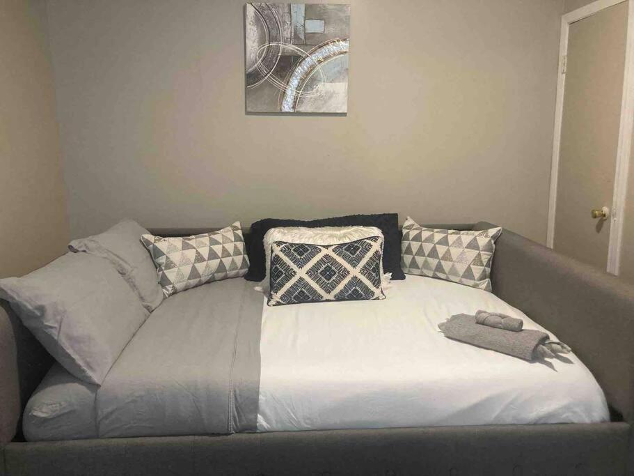 Apartamento 3 Bedroom Duplex W Large Backyard *