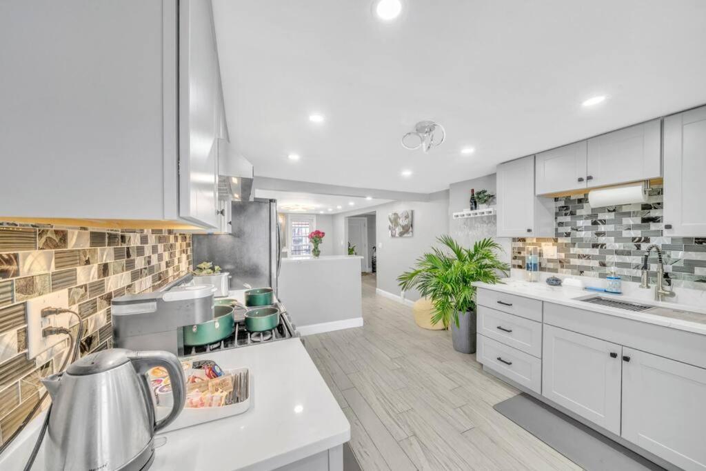 Apartamento 3 Bedroom Duplex W Large Backyard *