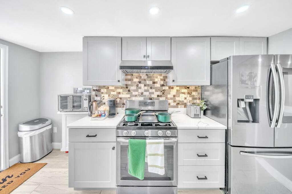 Apartamento 3 Bedroom Duplex W Large Backyard *