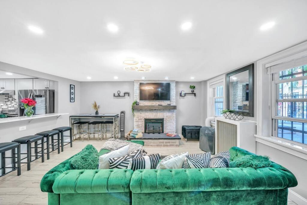 3 Bedroom Duplex W Large Backyard Apartamento *