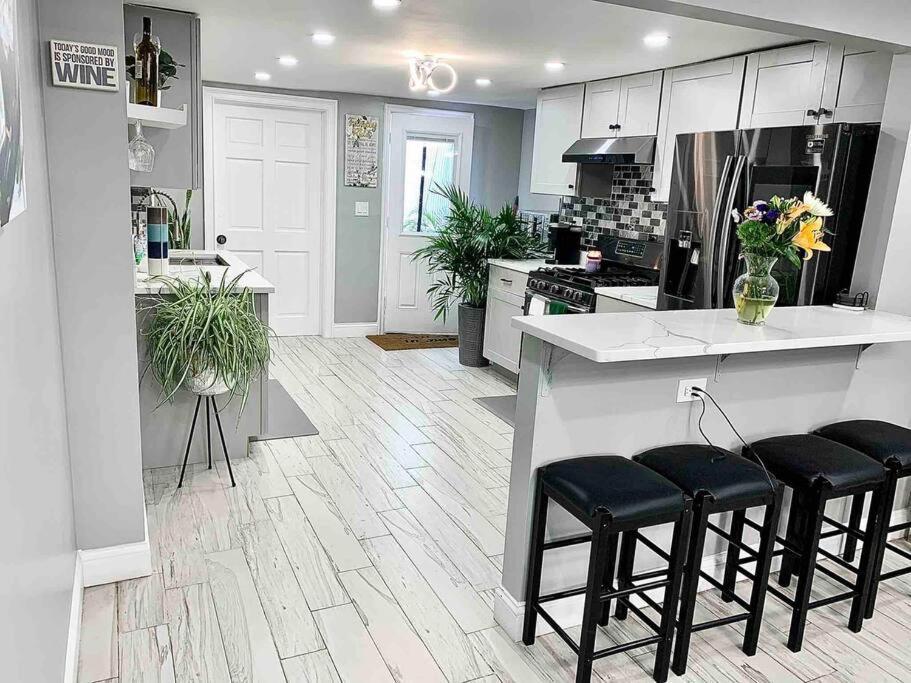 Apartamento 3 Bedroom Duplex W Large Backyard Nova York